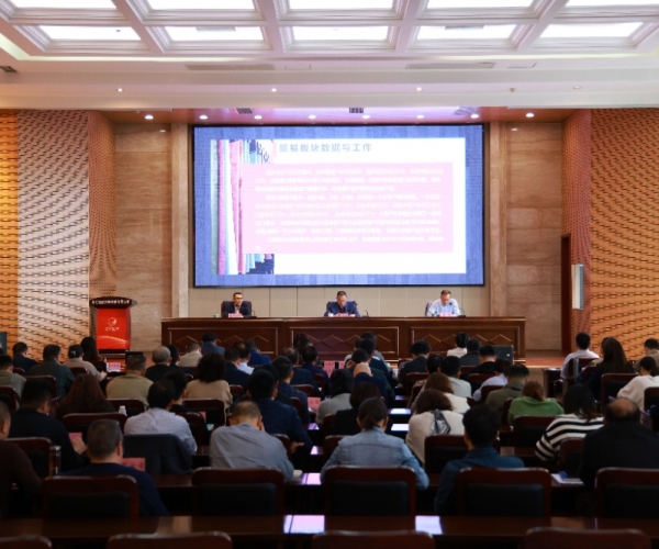 稳扎稳打，，，，，，，，持续开拓奋进；；；；；；；； 思路创新，，，，，，，，力求优质发展