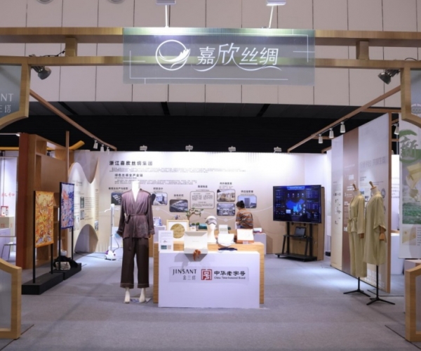 必赢626net丝绸亮相首届浙江省历史经典产业展